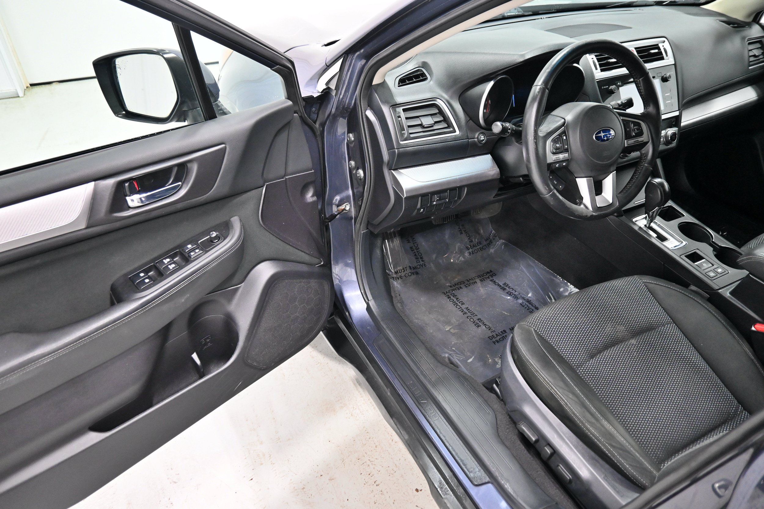 Used 2017 Subaru Outback 2.5i Premium AWD/4WD image 4