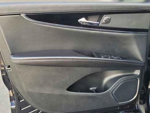 Used 2023 Lincoln Nautilus FWD w/ Premium Package image 16