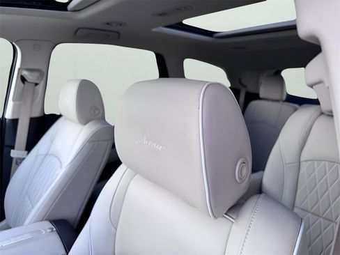 Used 2023 Buick Enclave Avenir w/ Avenir Technology Package image 16