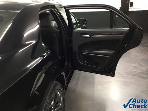 Used 2018 Chrysler 300 Touring w/ Sport Appearance Package image 33
