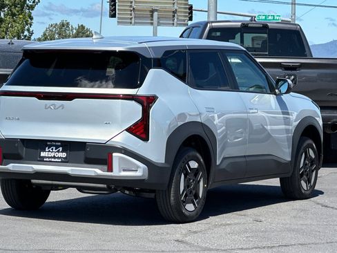 New 2027 Kia Seltos LX AWD/4WD image 4