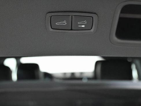 Certified 2025 Porsche Macan image 21