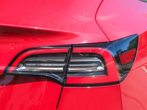 Used 2018 Tesla Model 3 Mid Range image 9