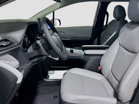 New 2026 Toyota Sienna XLE FWD image 21