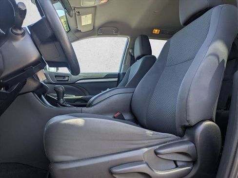 Used 2019 Toyota Highlander LE FWD image 15