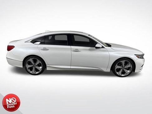 Used 2018 Honda Accord Touring image 2