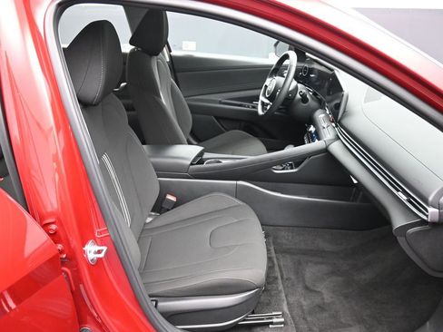 Certified 2025 Hyundai Elantra SEL image 24