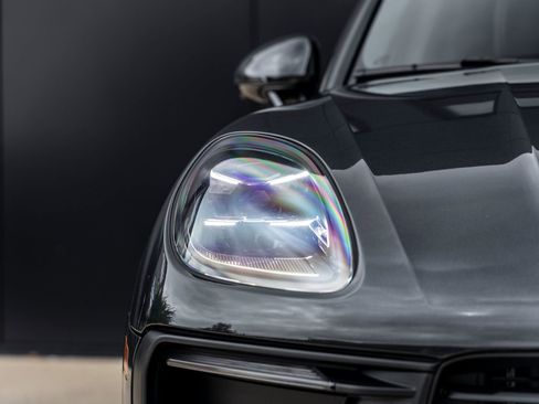 Certified 2024 Porsche Macan AWD/4WD image 19