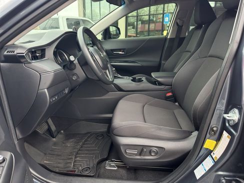 Used 2021 Toyota Venza LE image 14