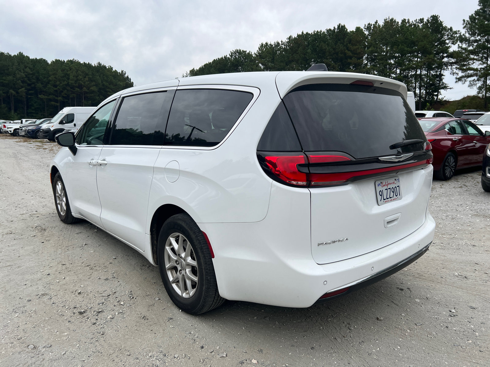 Used 2024 Chrysler Pacifica Touring-L FWD image 10