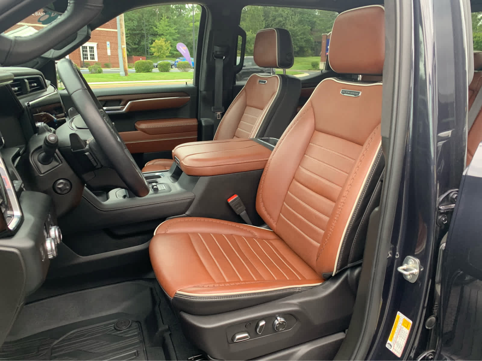 Used 2024 GMC Sierra 1500 Denali Ultimate AWD/4WD image 12