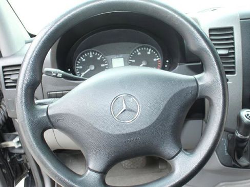 Used 2016 Mercedes-Benz Sprinter 2500 image 16