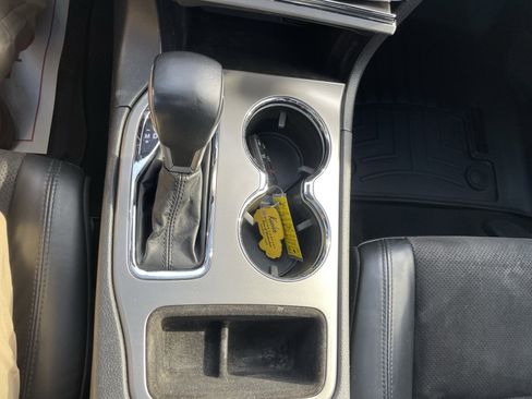 Used 2021 Jeep Grand Cherokee Laredo X image 23