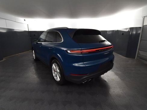 Used 2024 Porsche Cayenne S image 3