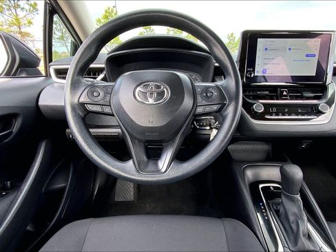 Used 2025 Toyota Corolla LE image 5