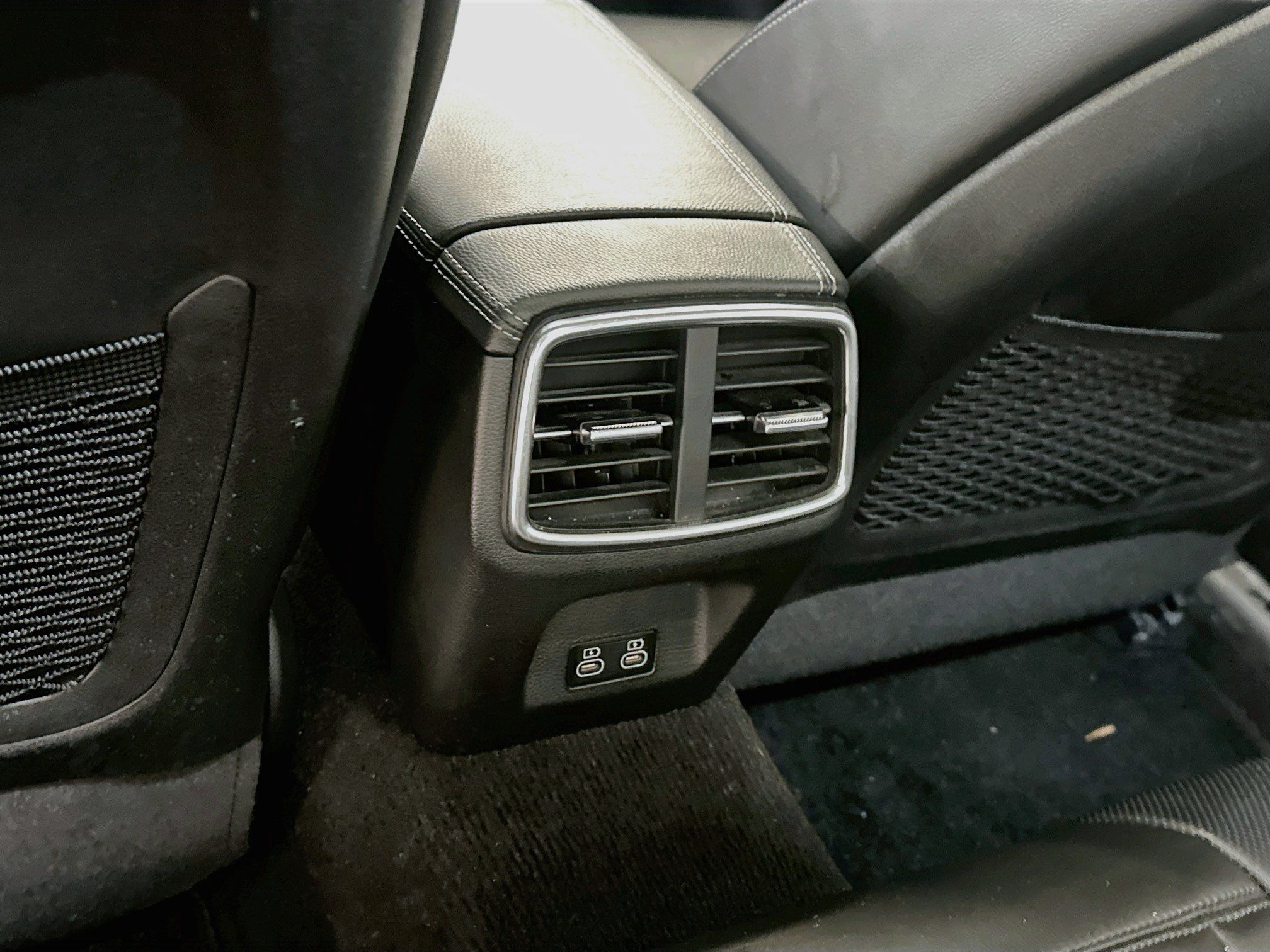 Used 2025 Genesis G70 2.5T AWD/4WD image 28