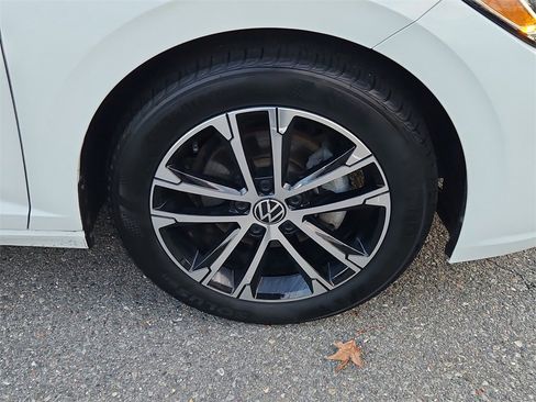 Certified 2024 Volkswagen Jetta Sport image 10