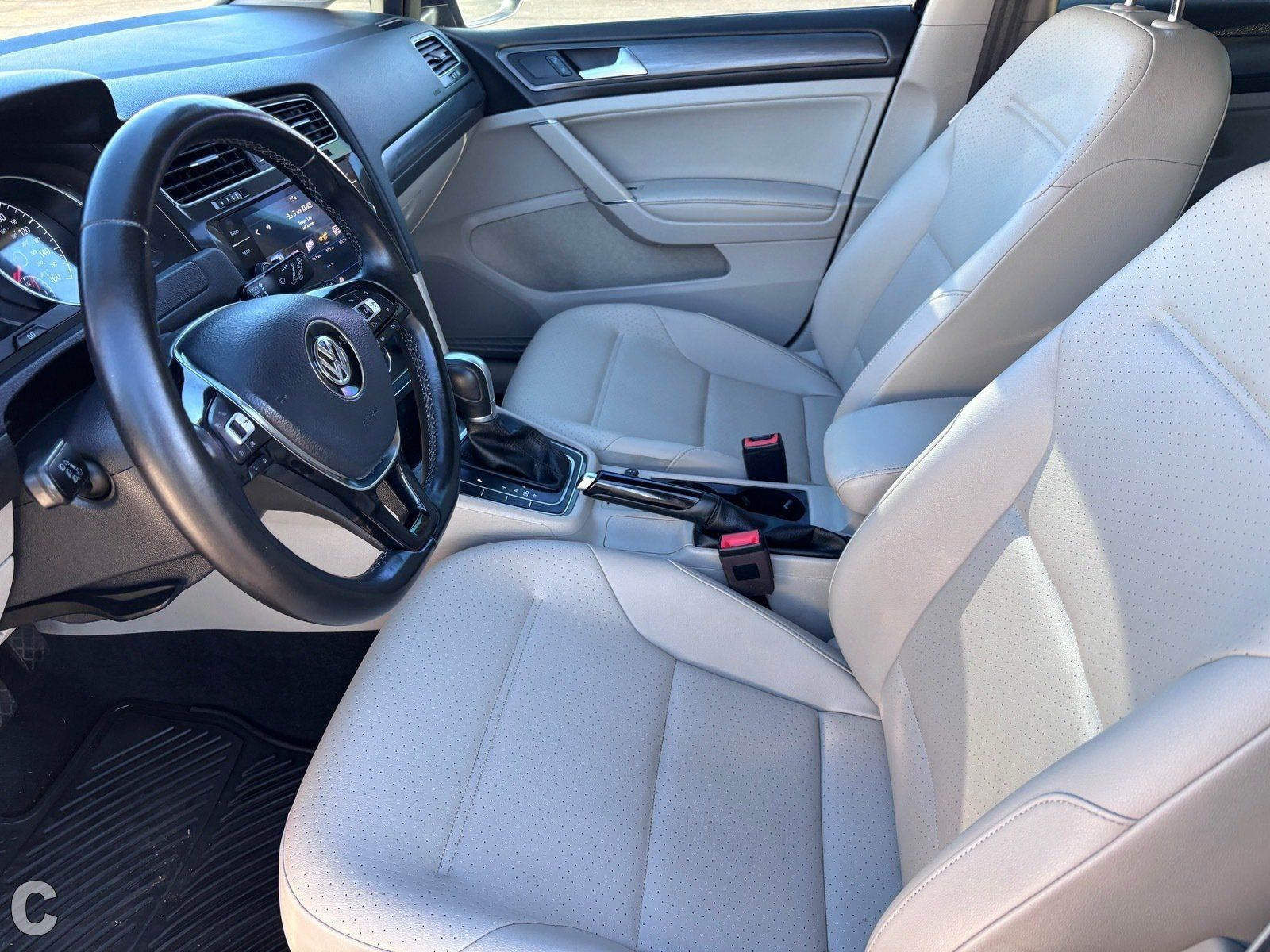 Used 2018 Volkswagen Golf SE FWD image 16