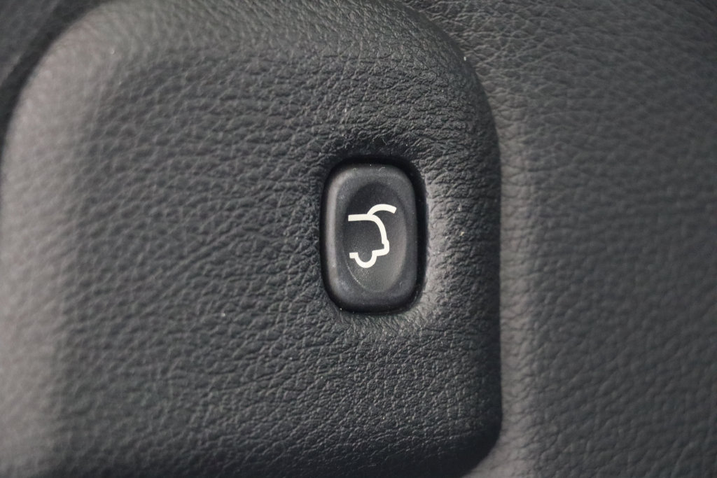 Used 2018 Jeep Grand Cherokee Limited AWD/4WD image 32