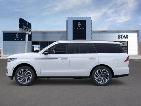 New 2026 Lincoln Navigator Reserve AWD/4WD image 3