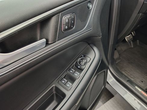 Used 2023 Ford Edge ST image 17