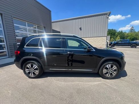 Used 2025 Mercedes-Benz GLB 250 4MATIC image 4