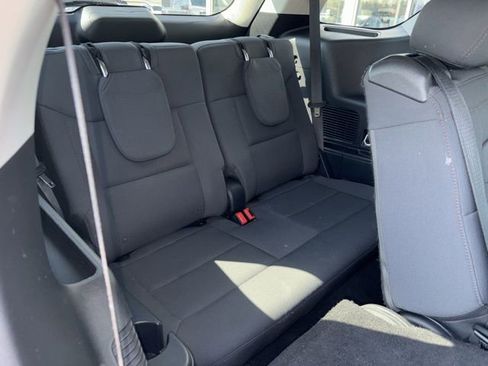 Used 2025 Ford Explorer Active AWD/4WD image 13