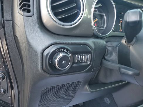 Certified 2018 Jeep Wrangler Unlimited Sahara AWD/4WD image 18