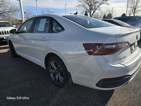 Used 2023 Volkswagen Jetta SE image 8