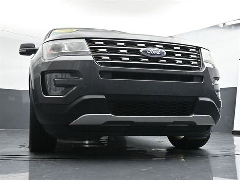 Used 2016 Ford Explorer XLT w/ Equipment Group 202A image 31