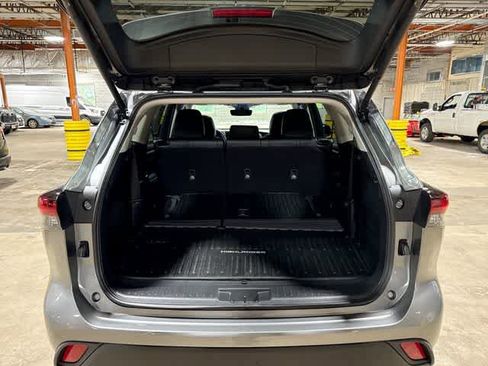 Used 2026 Toyota Highlander XLE AWD/4WD image 11