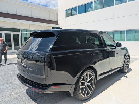 Certified 2025 Land Rover Range Rover SE AWD/4WD image 6