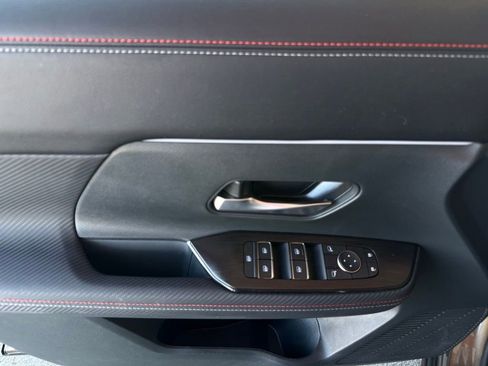 Used 2025 Nissan Kicks SR image 20