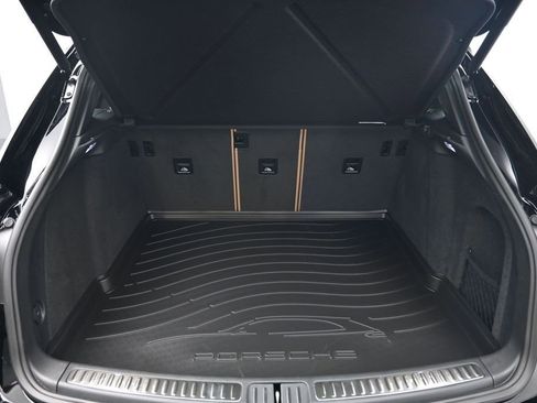 Certified 2026 Porsche Macan AWD/4WD image 23