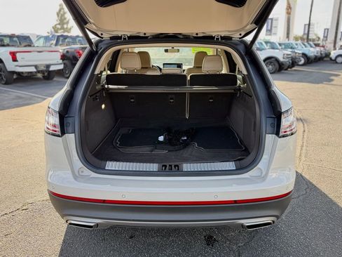 Used 2022 Lincoln Nautilus Reserve image 10