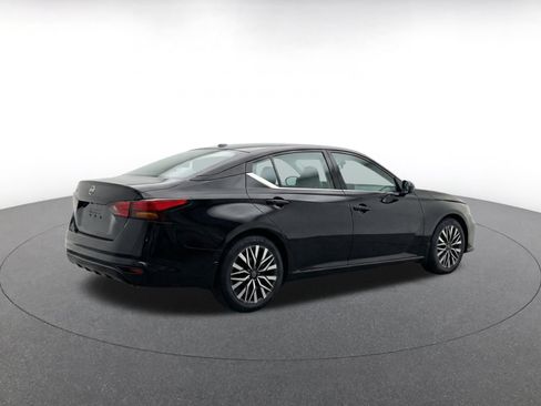 Used 2025 Nissan Altima 2.5 SV FWD image 9