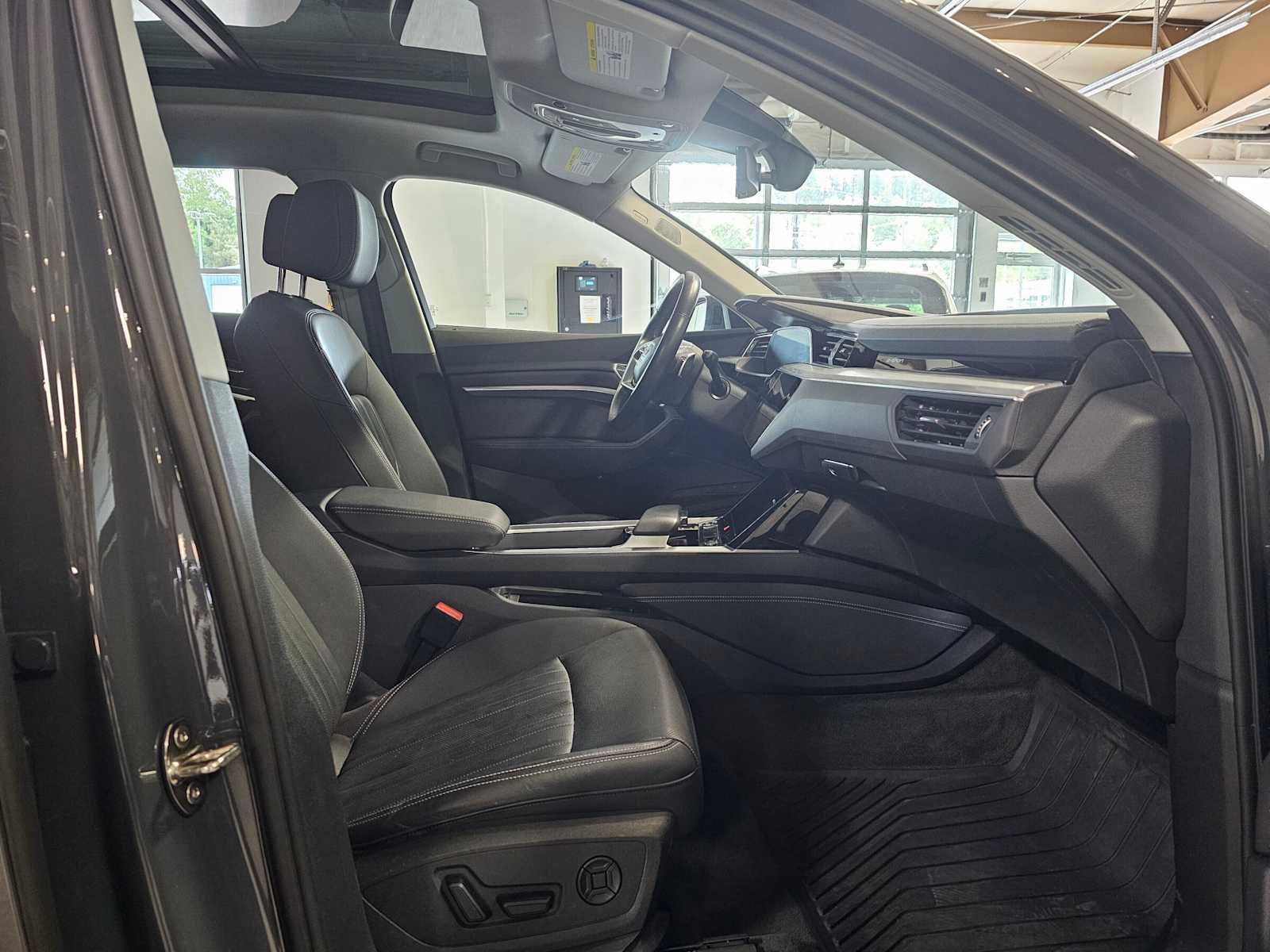 Used 2024 Audi Q8 e-tron Premium Plus AWD/4WD image 10