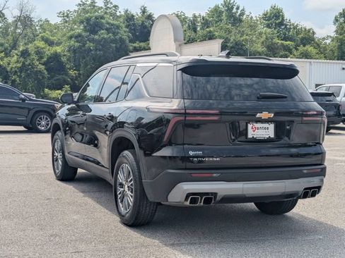 Used 2026 Chevrolet Traverse LT FWD image 5