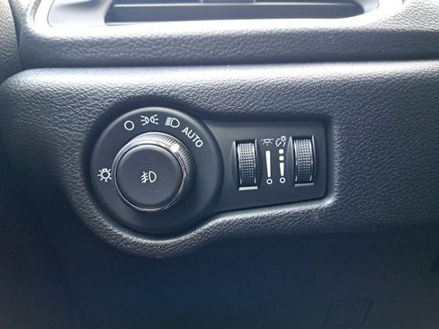 New 2026 Chrysler Pacifica Select w/ S Appearance Package image 25