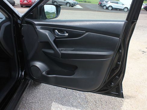 Used 2017 Nissan Rogue SL image 32