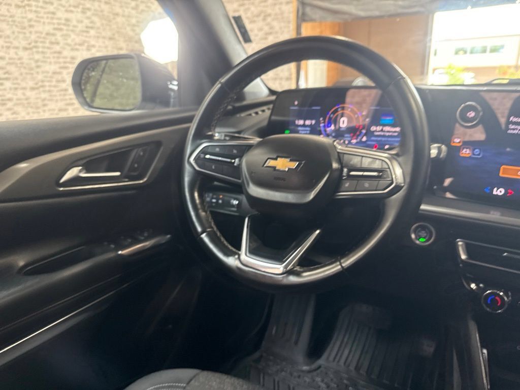 Used 2024 Chevrolet Traverse LT FWD image 19