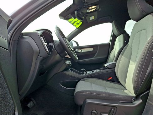 Used 2023 Volvo XC40 B5 Core AWD/4WD image 11