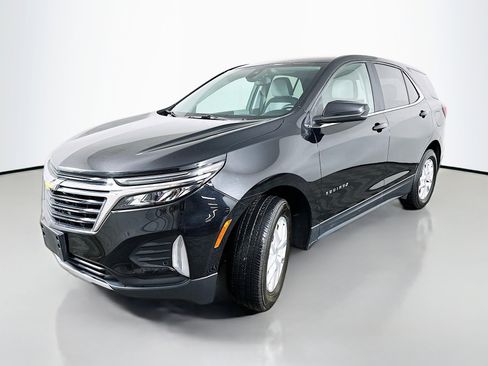 Used 2022 Chevrolet Equinox LT w/ Driver Convenience Package image 3