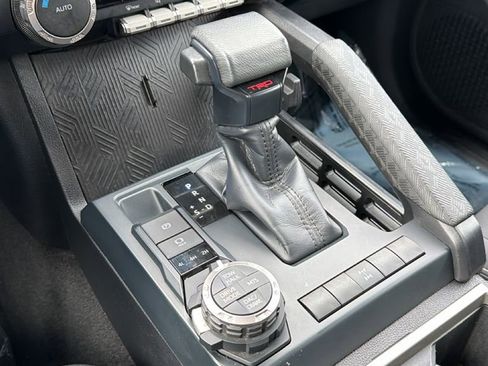 Certified 2024 Toyota Tacoma TRD Off-Road image 31