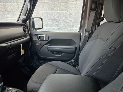 Used 2023 Jeep Gladiator Sport AWD/4WD image 33