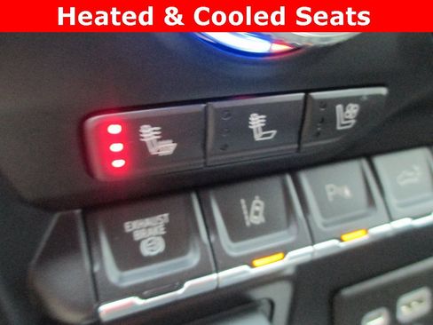 Certified 2021 GMC Sierra 2500 AT4 w/ AT4 Premium Plus Package image 18