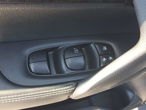 Used 2017 Nissan Rogue SV AWD/4WD image 15