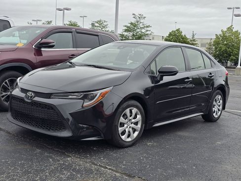 Certified 2022 Toyota Corolla LE FWD image 3