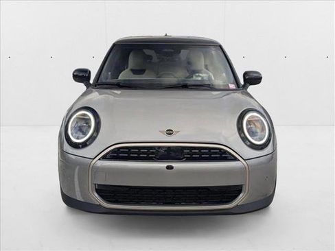 Used 2025 MINI Cooper 2-Door Hardtop image 6