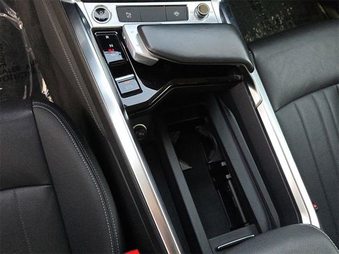 Certified 2022 Audi e-tron Premium image 28